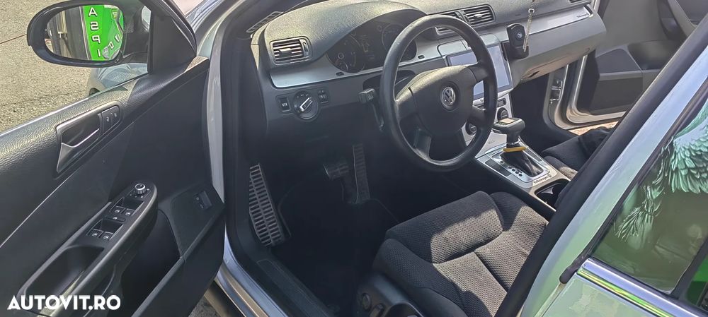 Volkswagen Passat 2.0 TDI DPF DSG Highline - 11