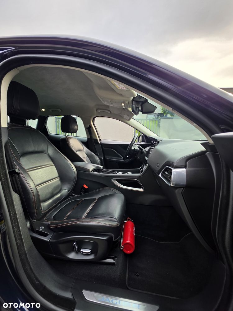 Jaguar F-Pace 20d Prestige - 21
