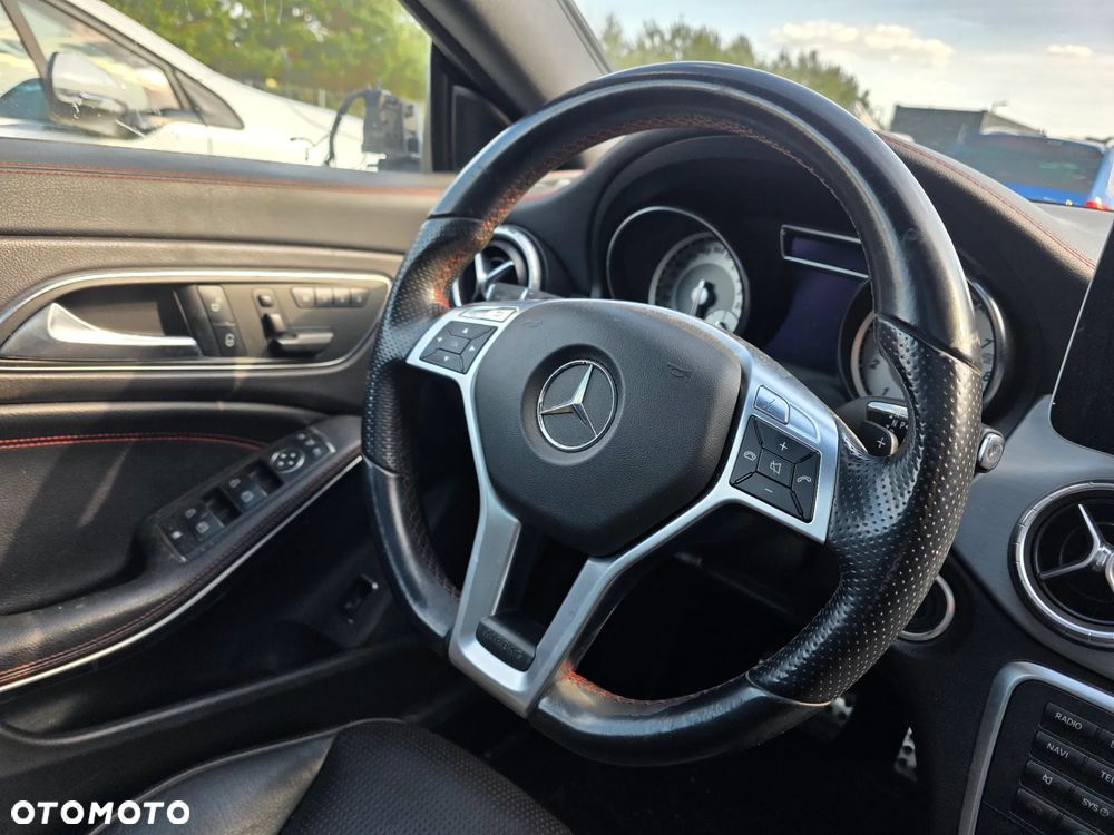 Mercedes-Benz CLA 250 7G-DCT AMG Line - 22