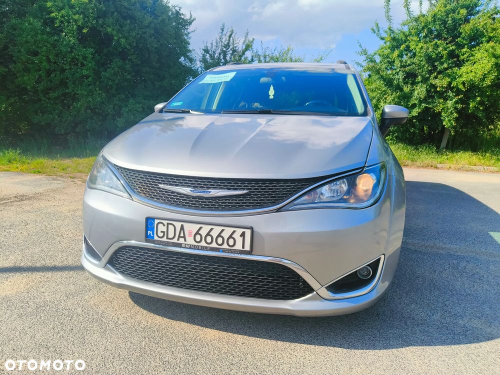 Chrysler Pacifica - 2