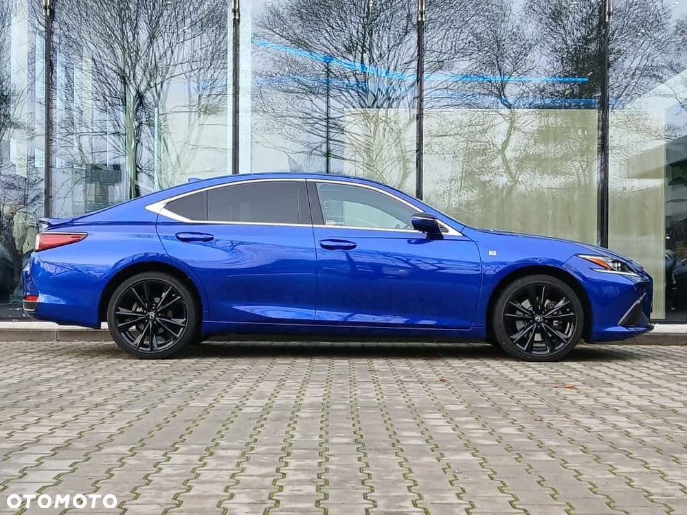 Lexus ES 300h F Sport Design - 4