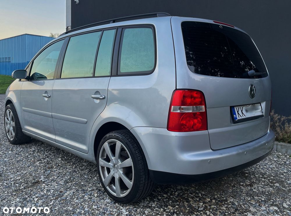 Volkswagen Touran - 4