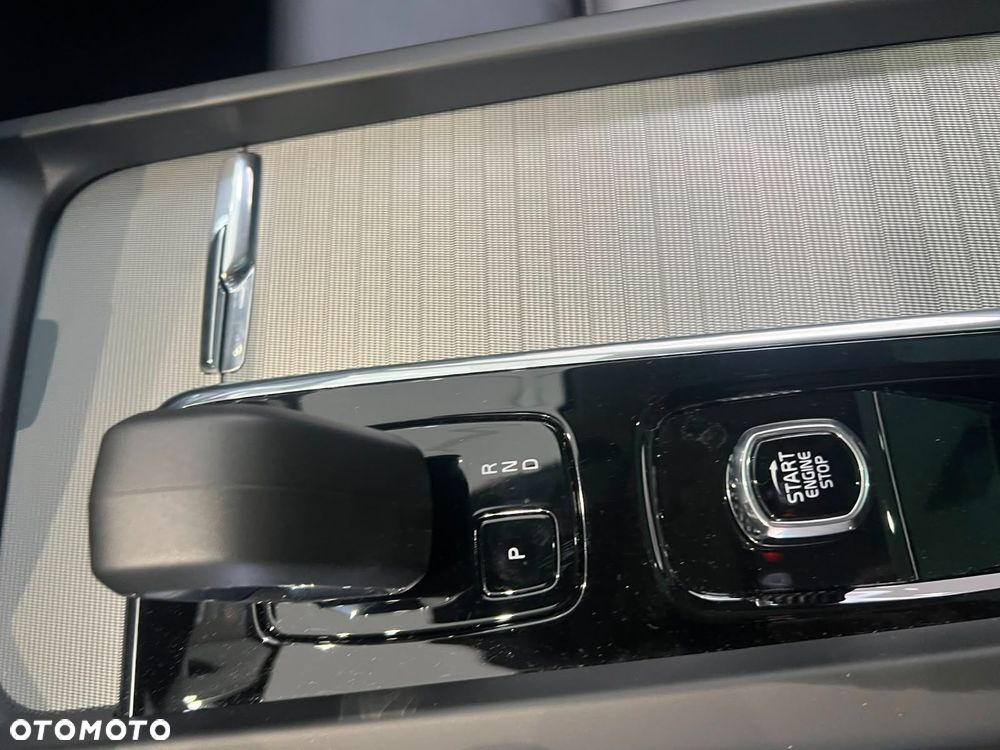 Volvo XC 60 T8 Plug-In Hybrid AWD Ultimate Dark - 29