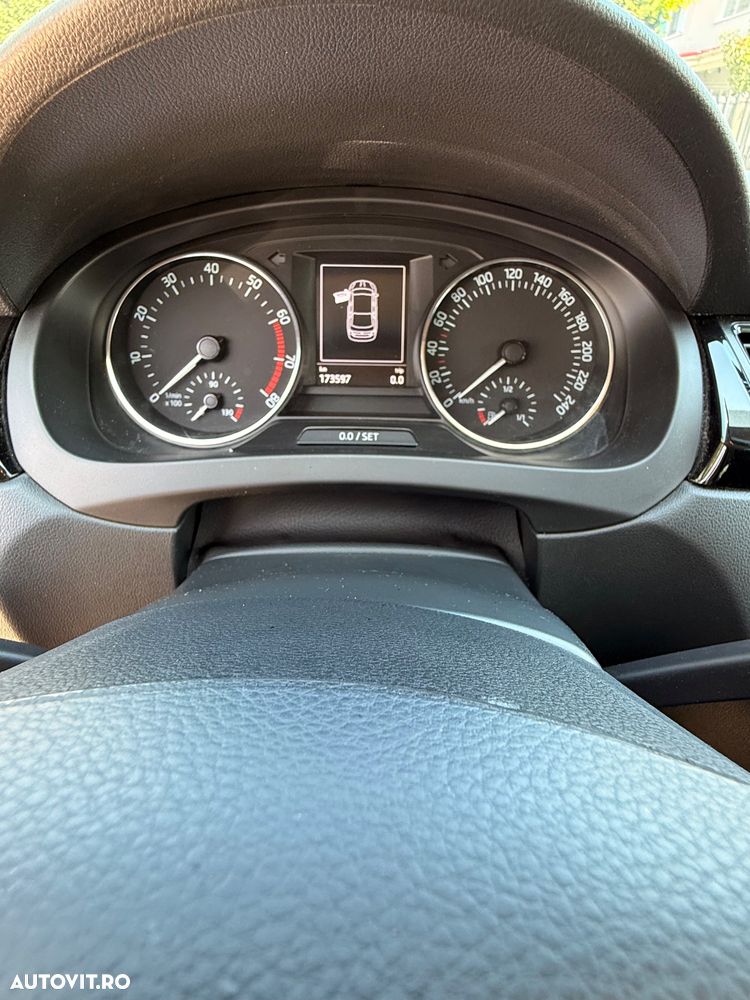 Skoda RAPID 1.2 TSI Style DSG - 6