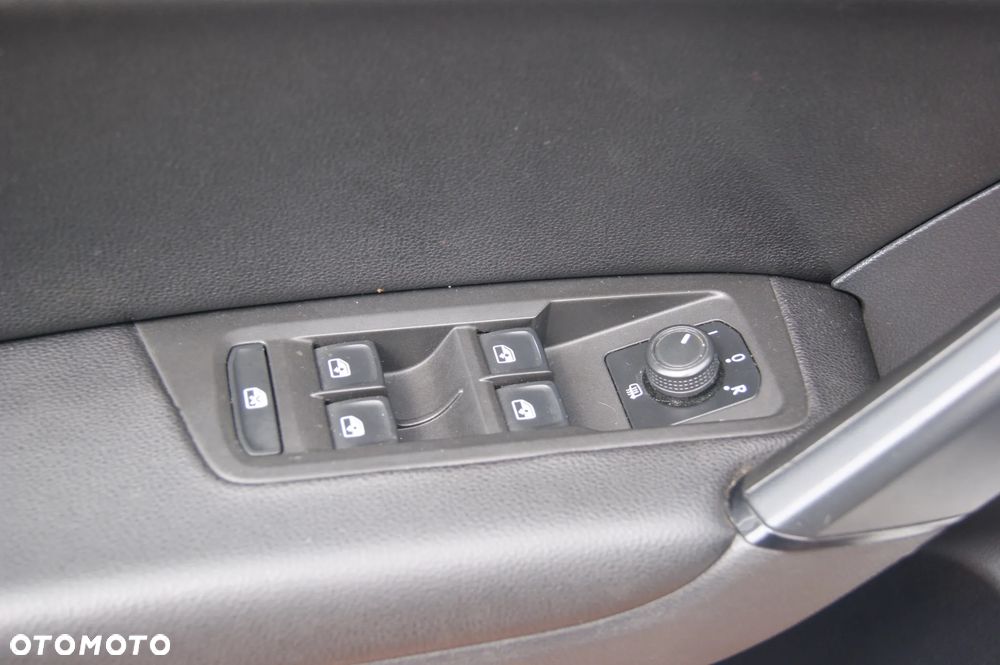 Volkswagen Touran 2.0 TDI SCR DSG Comfortline - 16