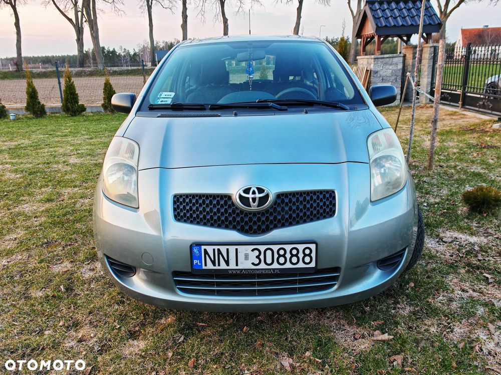 Toyota Yaris 1.3 Terra Gold - 2