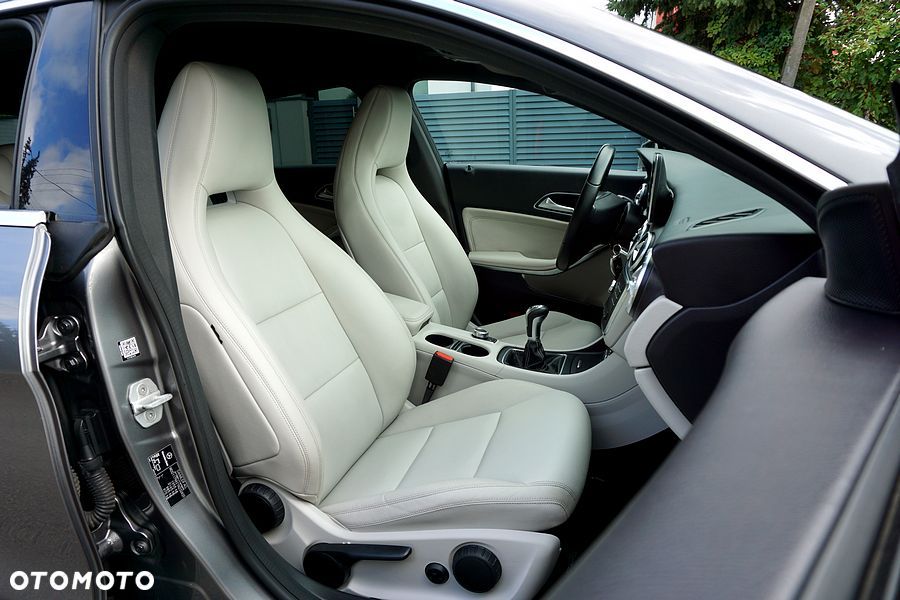 Mercedes-Benz CLA 180 Peak Edition - 32