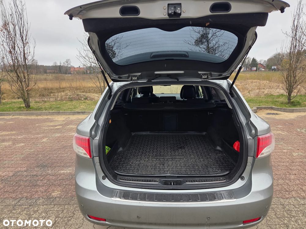 Toyota Avensis 2.0 D-4D - 10