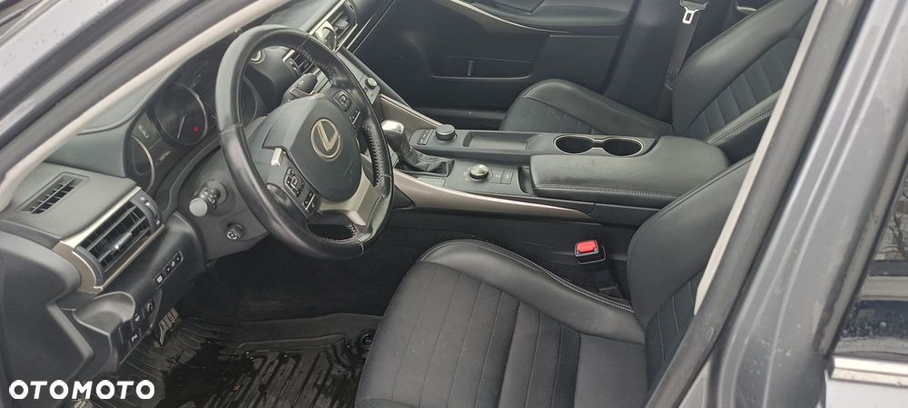 Lexus IS 200t / 300 Elegance - 10