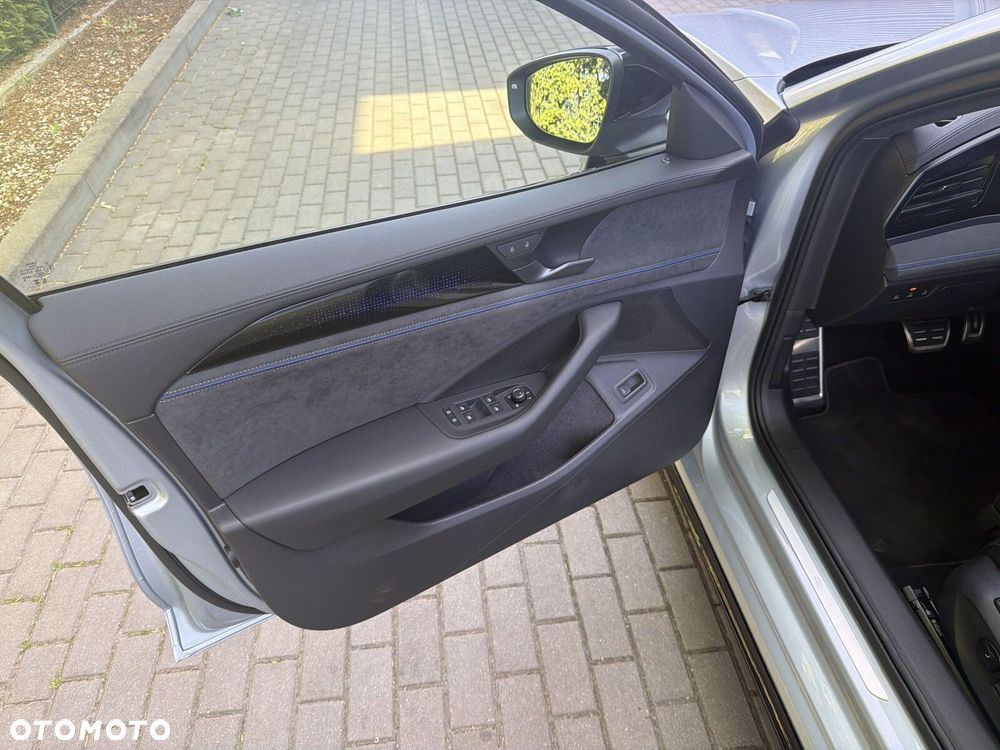 Volkswagen Passat Variant 2.0 TDI SCR 4Mot R-Line DSG - 11