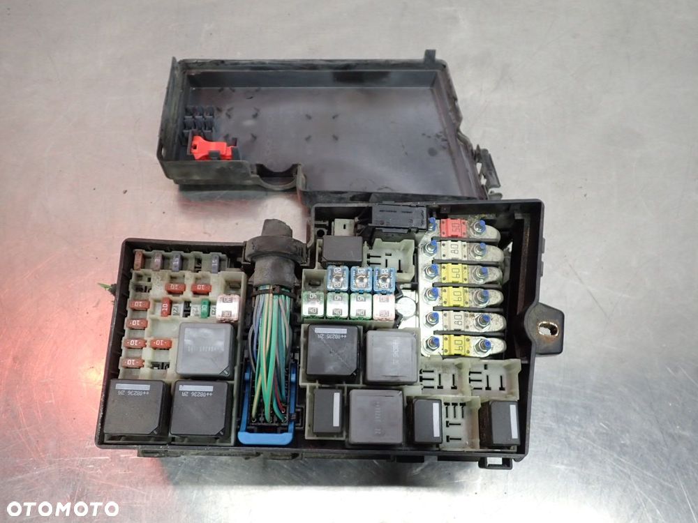 SKRZYNKA BEZPIECZNIKÓW FORD FOCUS MK2 LIFT 3M5T-14A067-BC  3M5T-14A142-AB  8M5T-14K733-VBA  3M5T-14A076-AF - 10