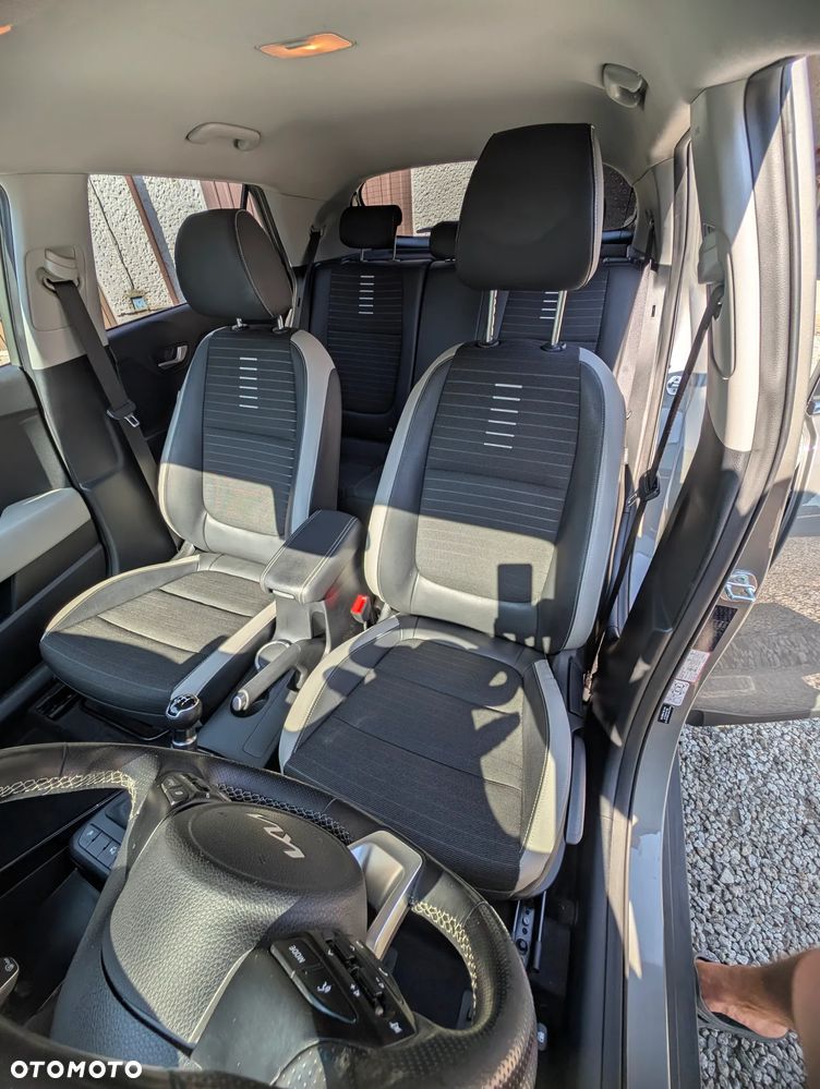 Kia Stonic 1.2 L Business Line - 33