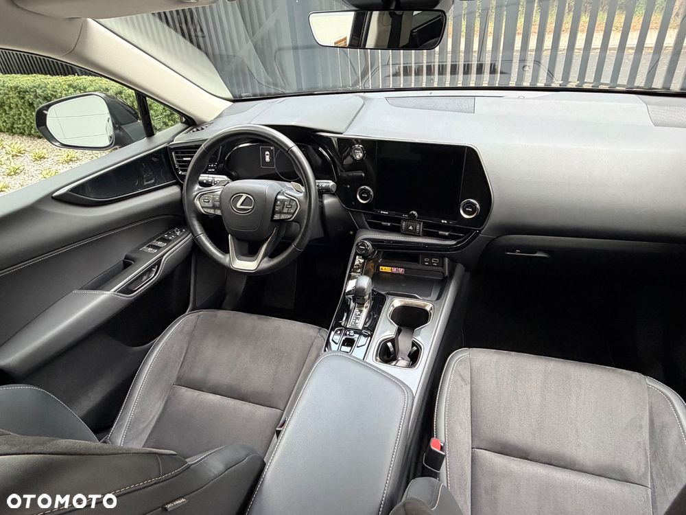 Lexus NX 350h Business AWD - 22