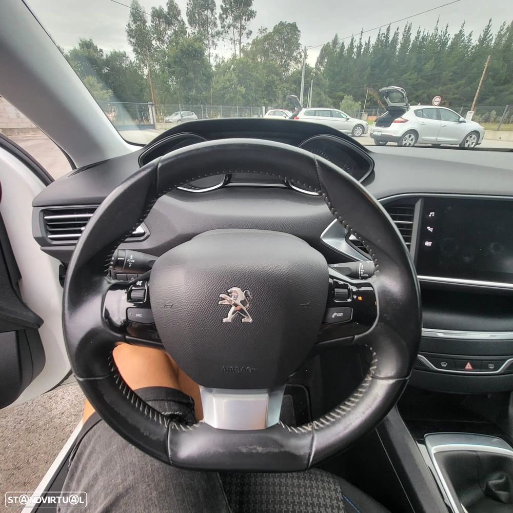 Peugeot 308 PureTech 130 GPF Stop & Start Style - 27