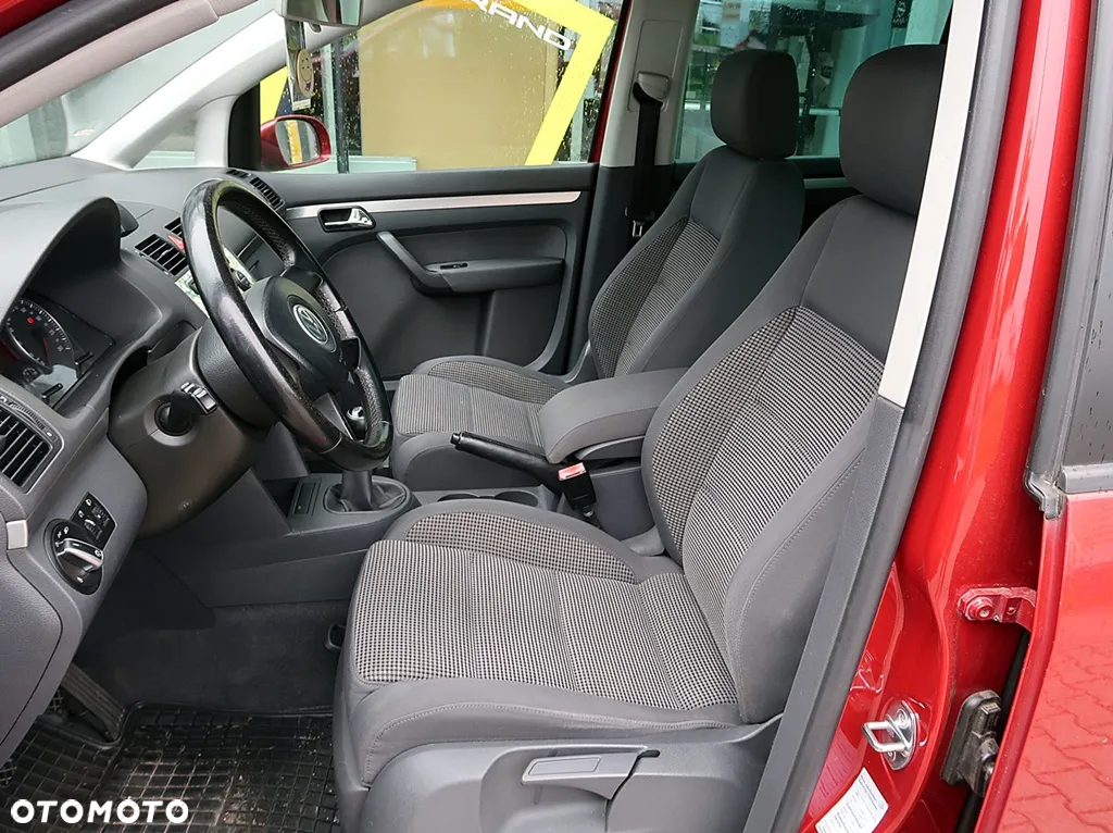 Volkswagen Touran 2.0 FSI Trendline - 10