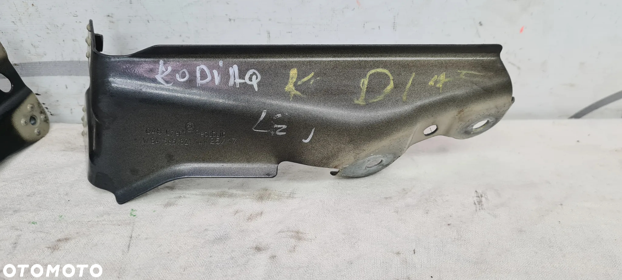 SKODA KODIAQ WSPORNIK BŁOTNIKA PRAWY 565821142 - 3