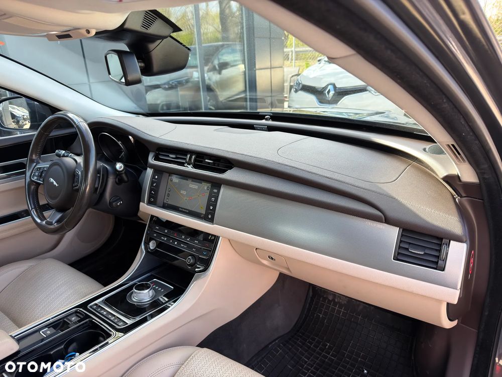 Jaguar XF E-Performance Prestige - 32