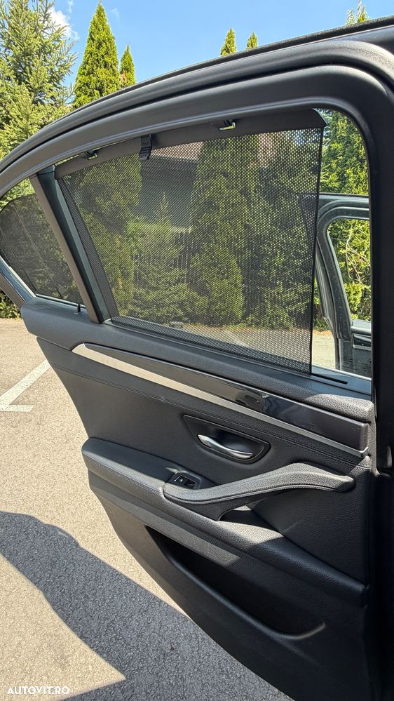 BMW Seria 5 525d xDrive - 11