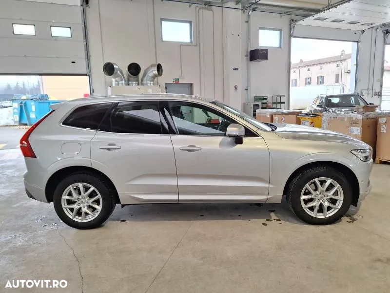 Volvo XC 60 B4 MHEV Momentum Pro - 4