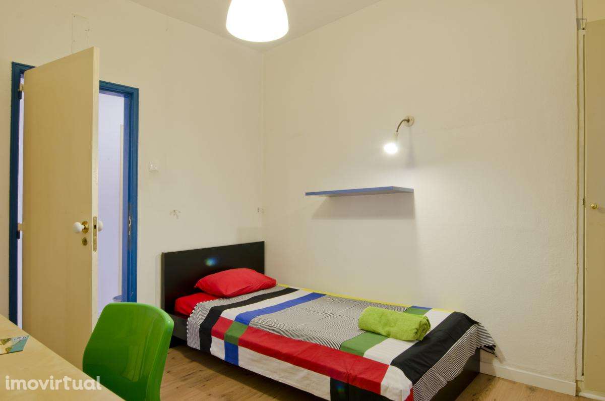 Quarto - localizado em Intendente Lisbon - Grande imagem: 2/16