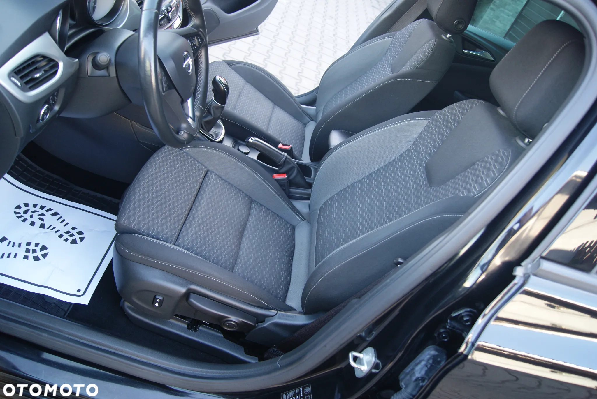 Opel Astra V 1.2 T GS Line S&S - 24