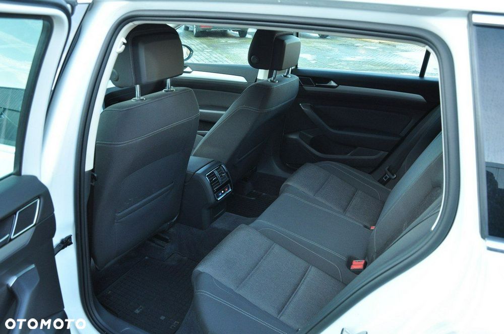 Volkswagen Passat - 19