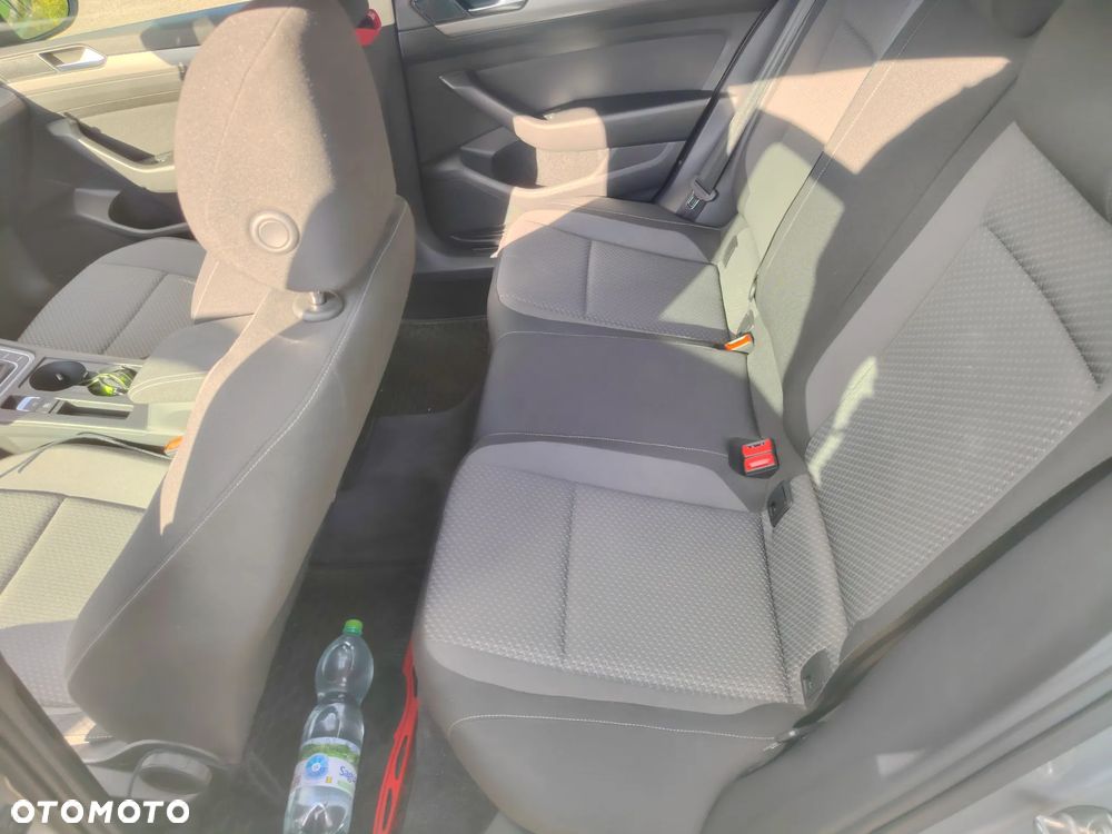 Volkswagen Passat 2.0 TDI SCR Comfortline - 10