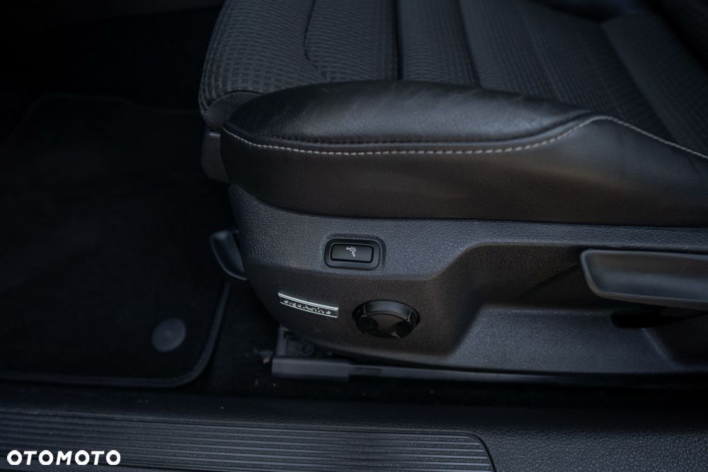 Volkswagen Golf 2.0 TDI BlueMotion Technology Edition - 22