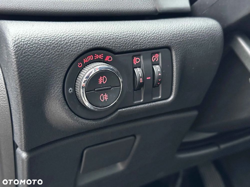 Opel Astra 1.4 T Cosmo - 24