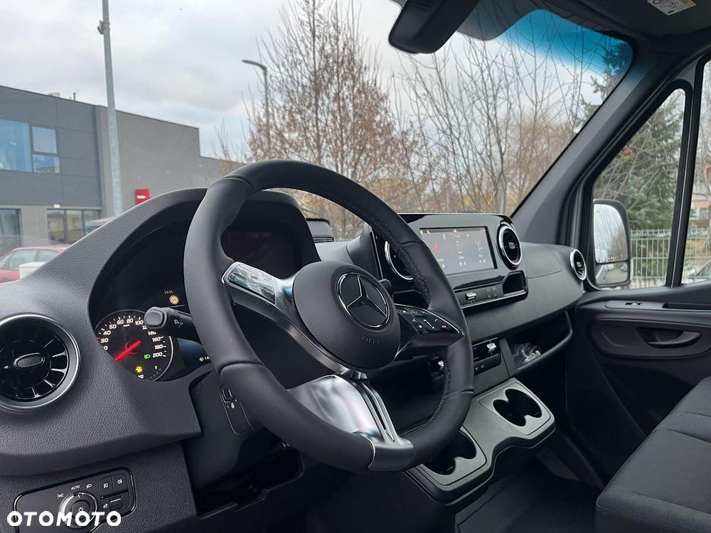 Mercedes-Benz Sprinter - 9