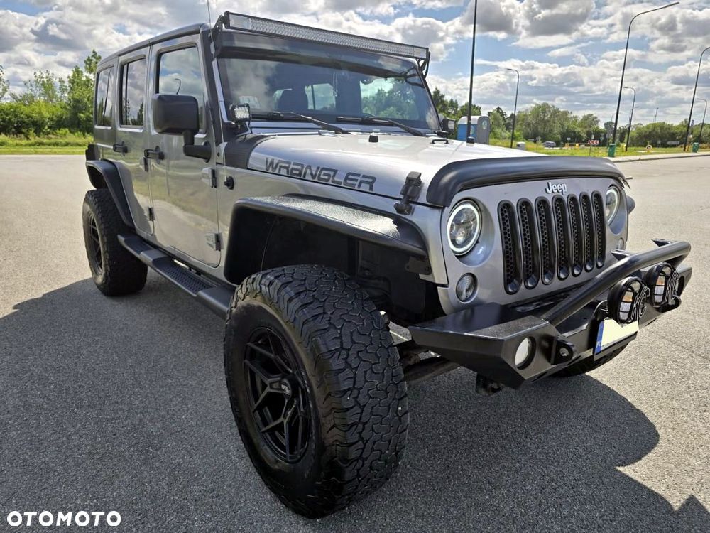 Jeep Wrangler 3.6 Unlim Sahara - 23