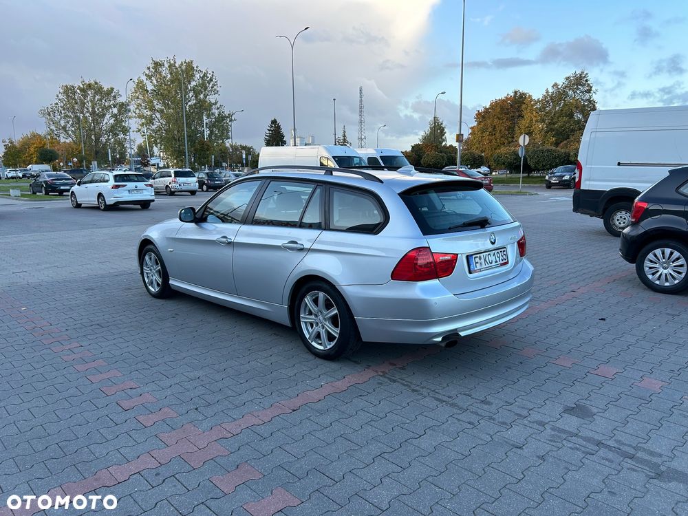 BMW Seria 3 318i Edition Exclusive - 6