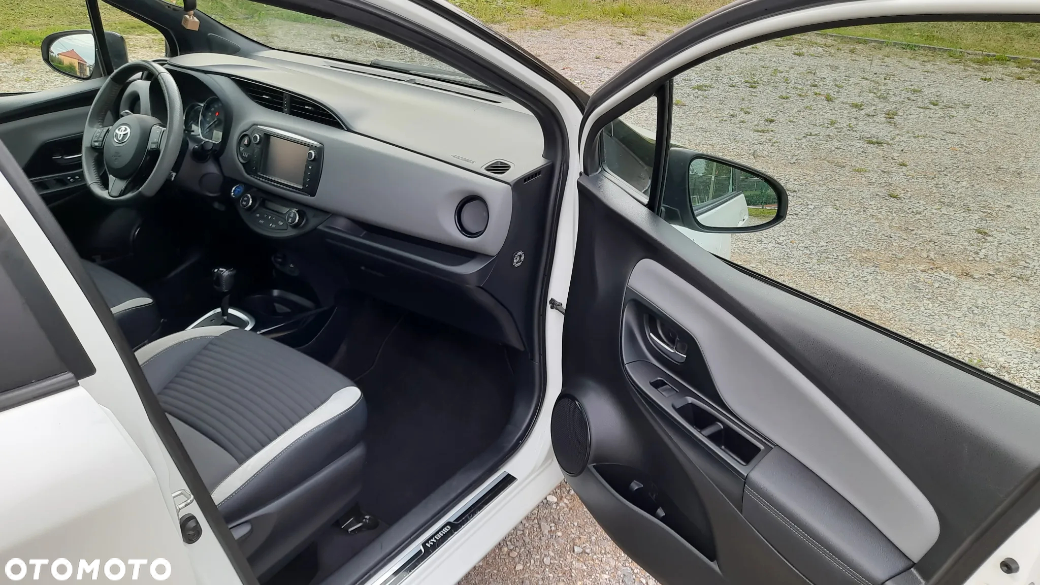 Toyota Yaris Hybrid 1.5 VVT-i Style Selection - 32
