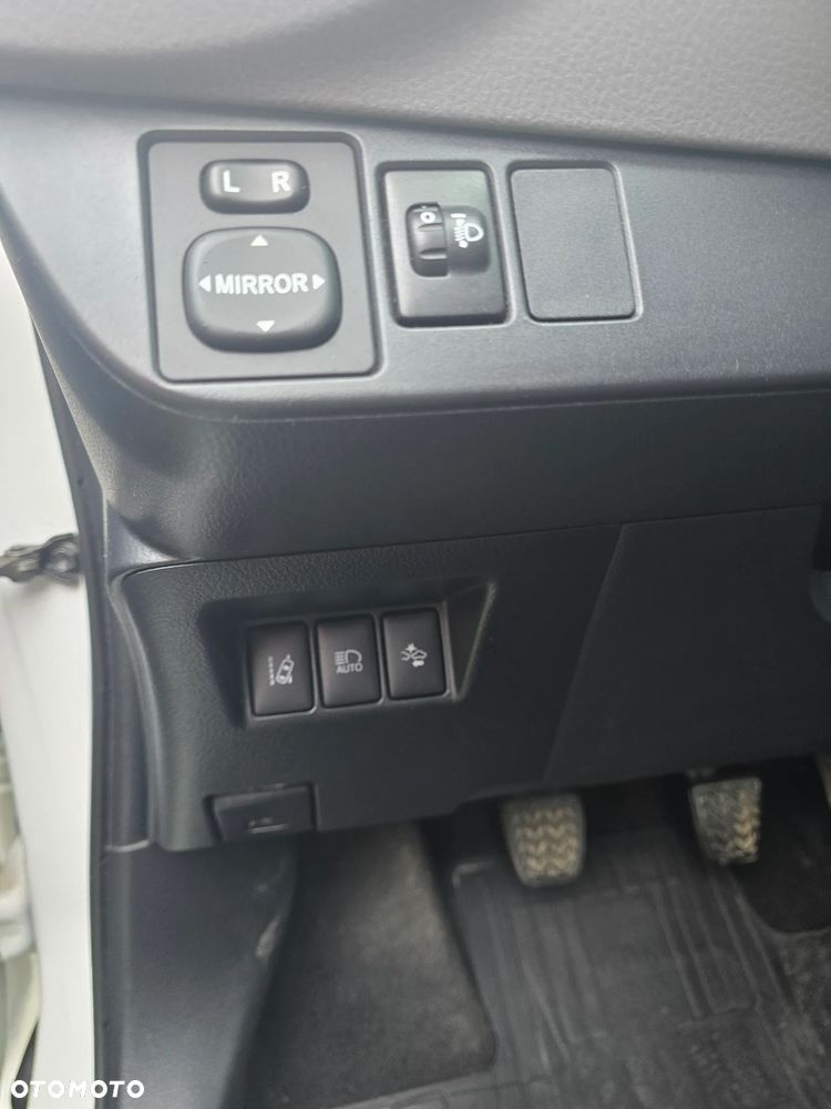 Toyota Yaris 1.0 Active EU6 - 11