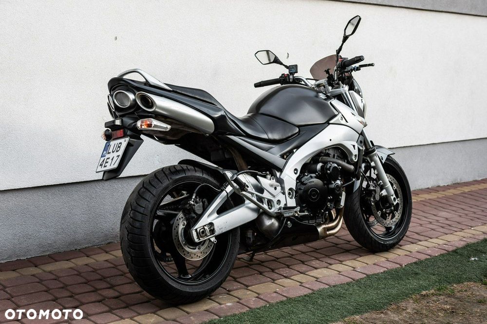 Suzuki GSR - 3