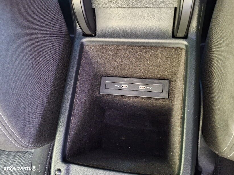 VW Passat Variant 2.0 TDi Business DSG - 33