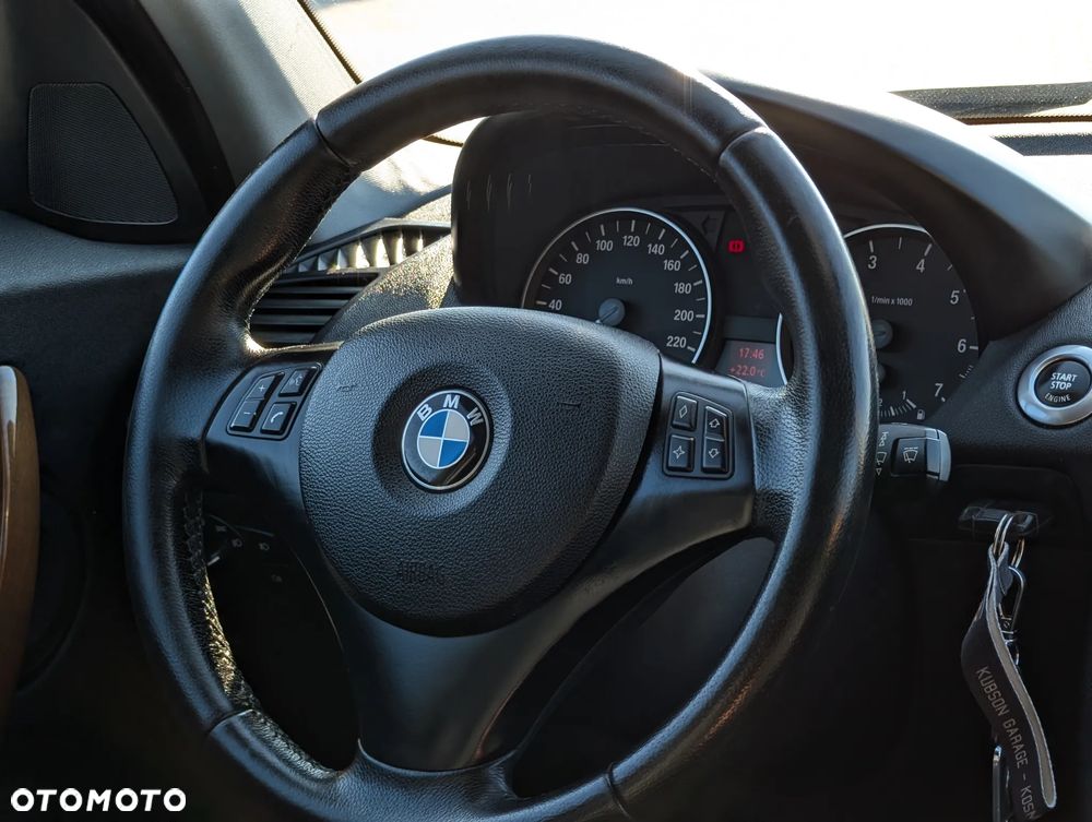 BMW Seria 1 120i - 25