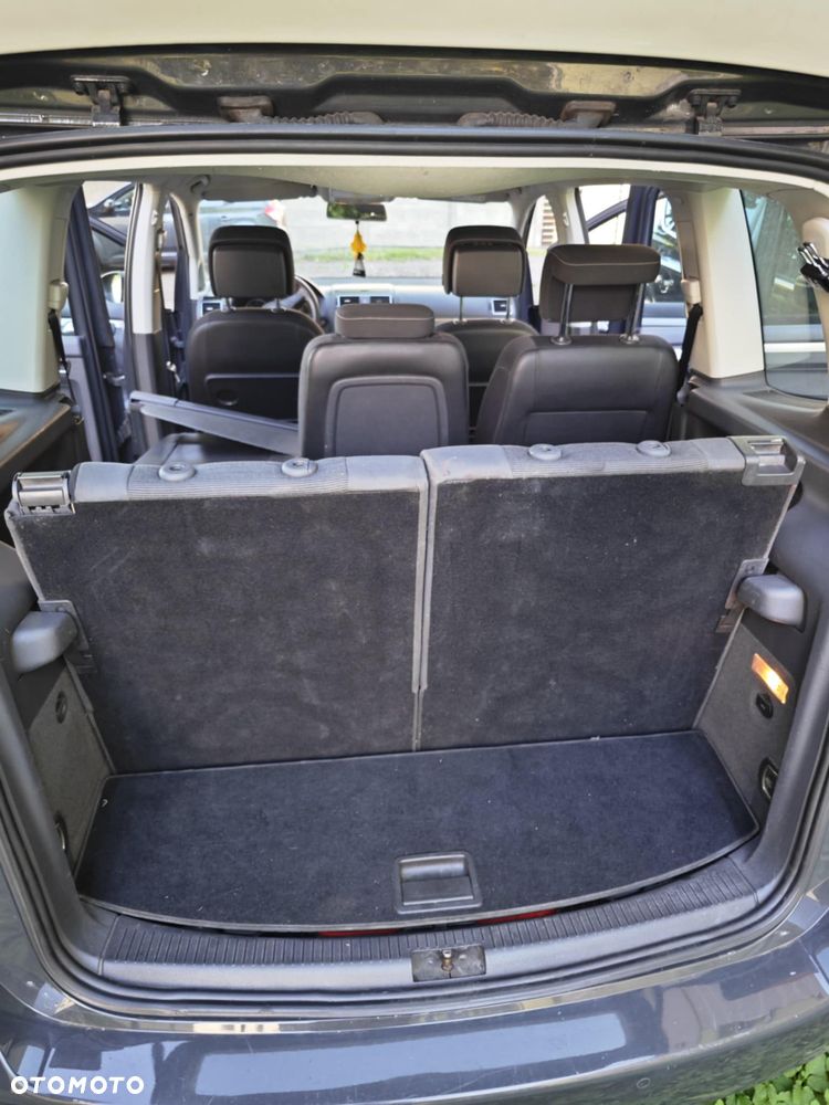 Volkswagen Touran - 15