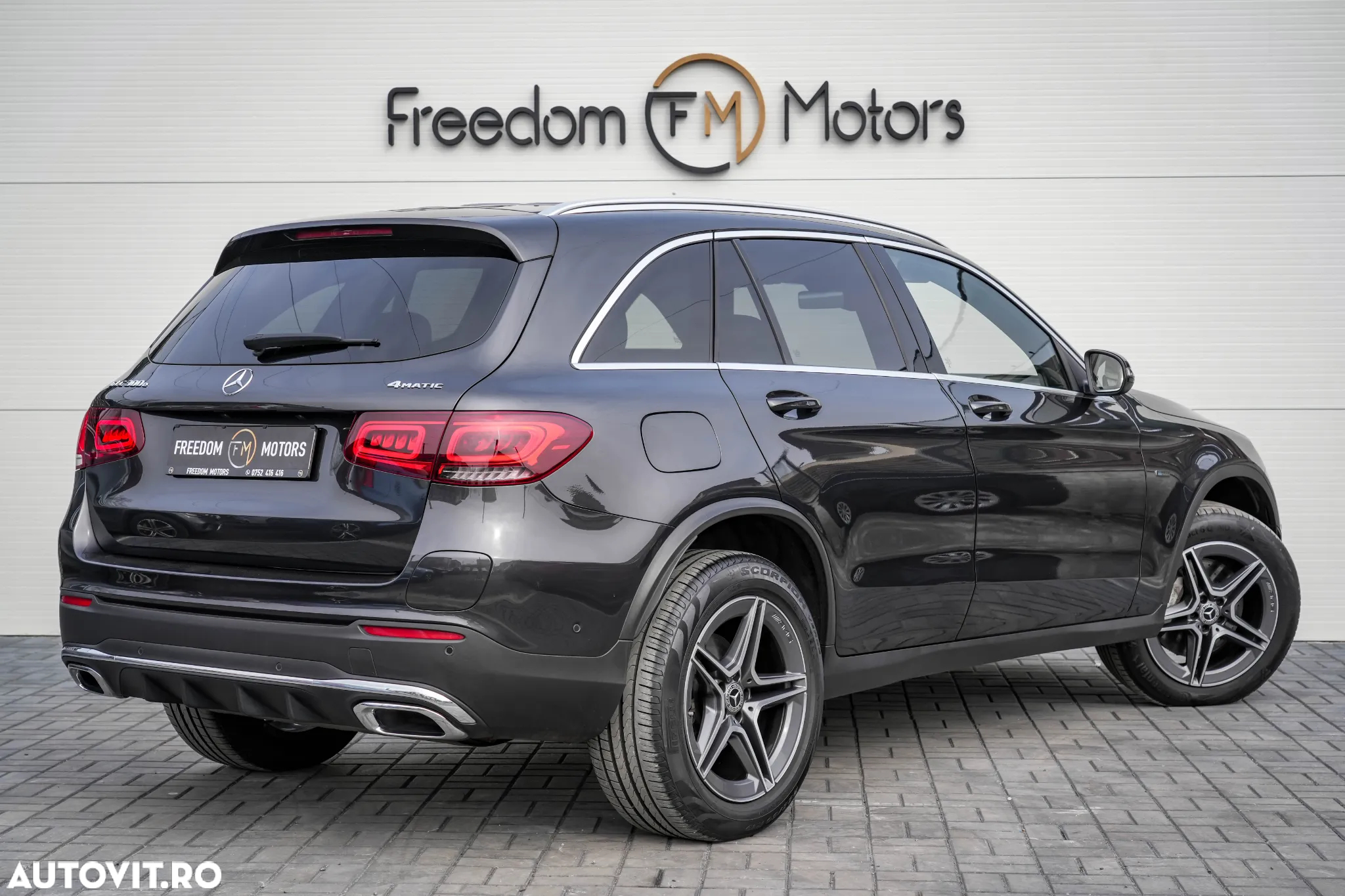 Mercedes-Benz GLC 300 e 4Matic 9G-TRONIC AMG Line Plus - 3