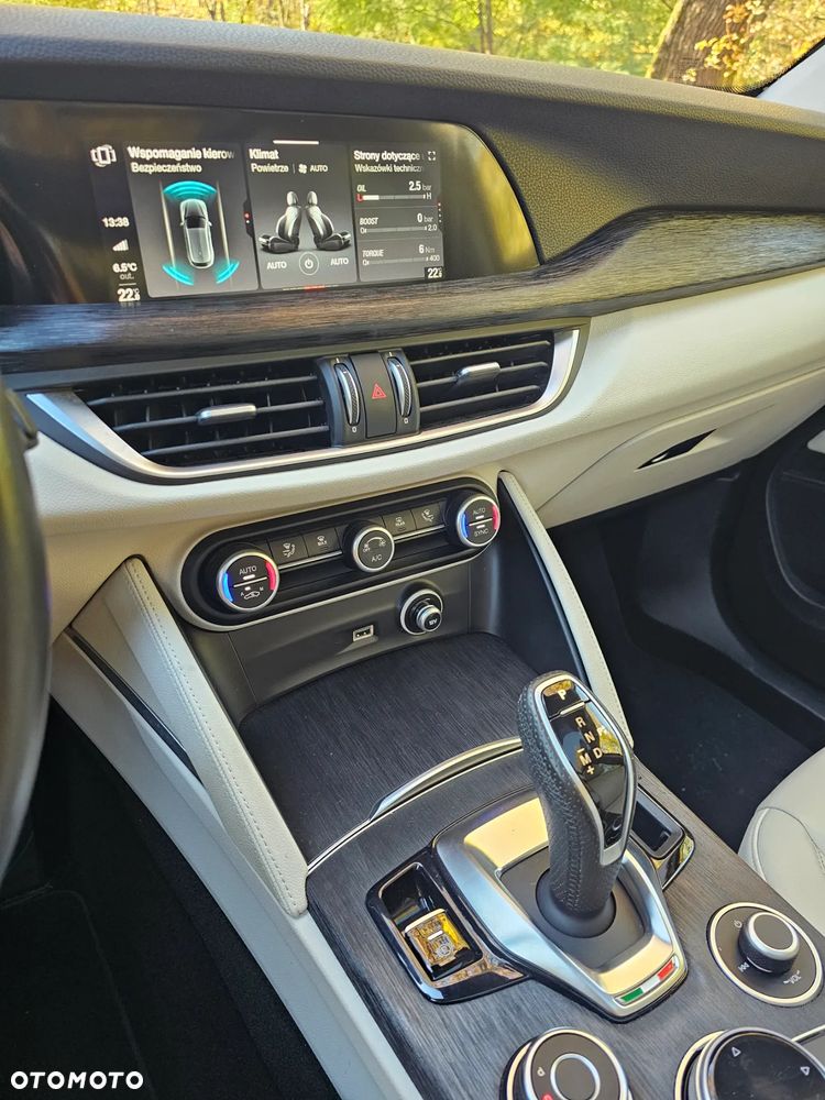 Alfa Romeo Stelvio - 10