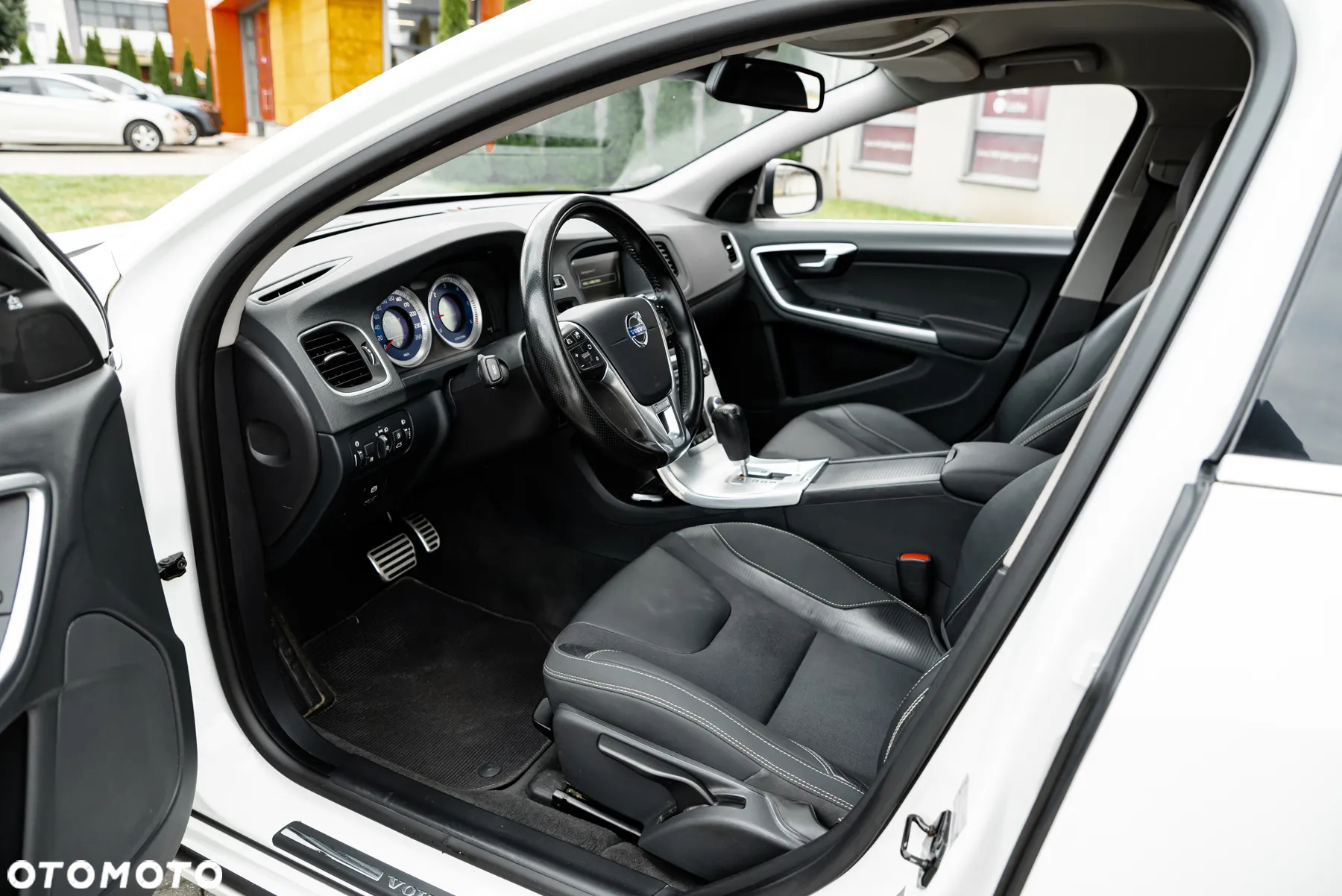 Volvo V60 D5 AWD R-Design - 21