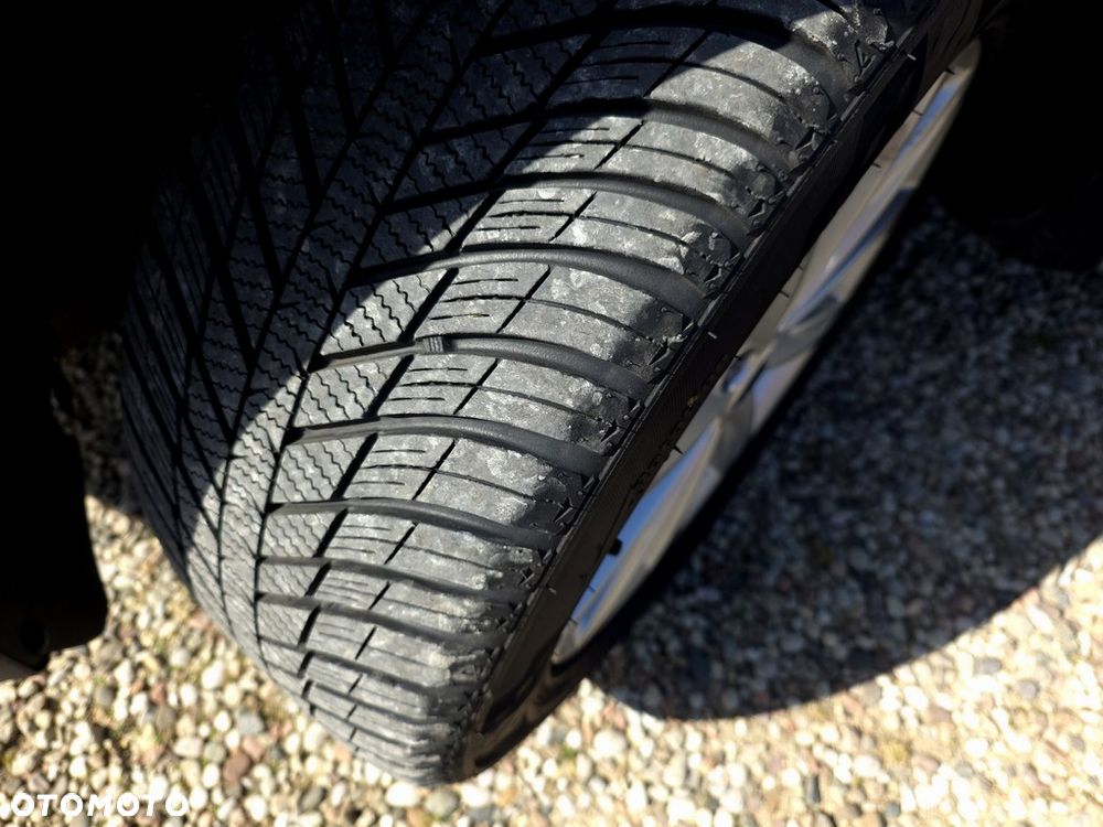 Ford Kuga 2.0 TDCi FWD Titanium - 32