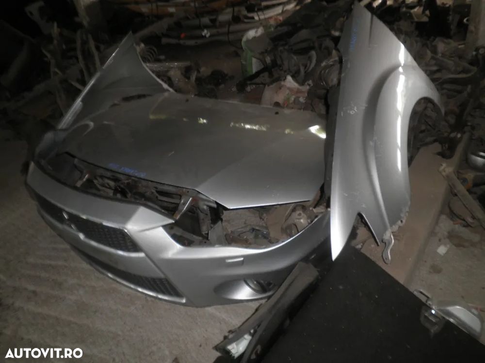 Bot / fata Mitsubishi Outlander 2.3 Di-D 2011 - 2