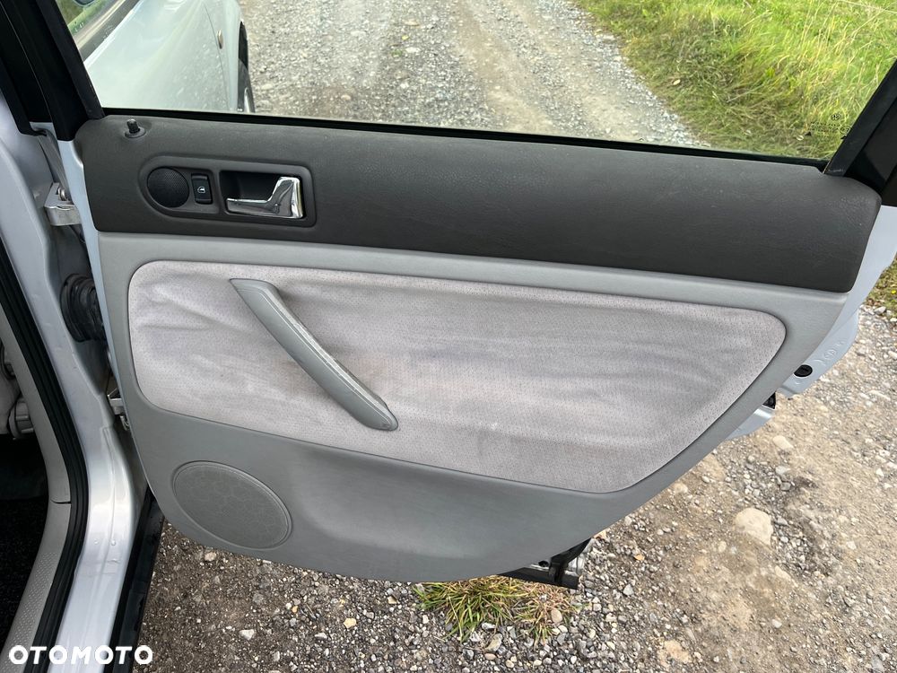 Volkswagen Passat 1.8T Comfortline - 36