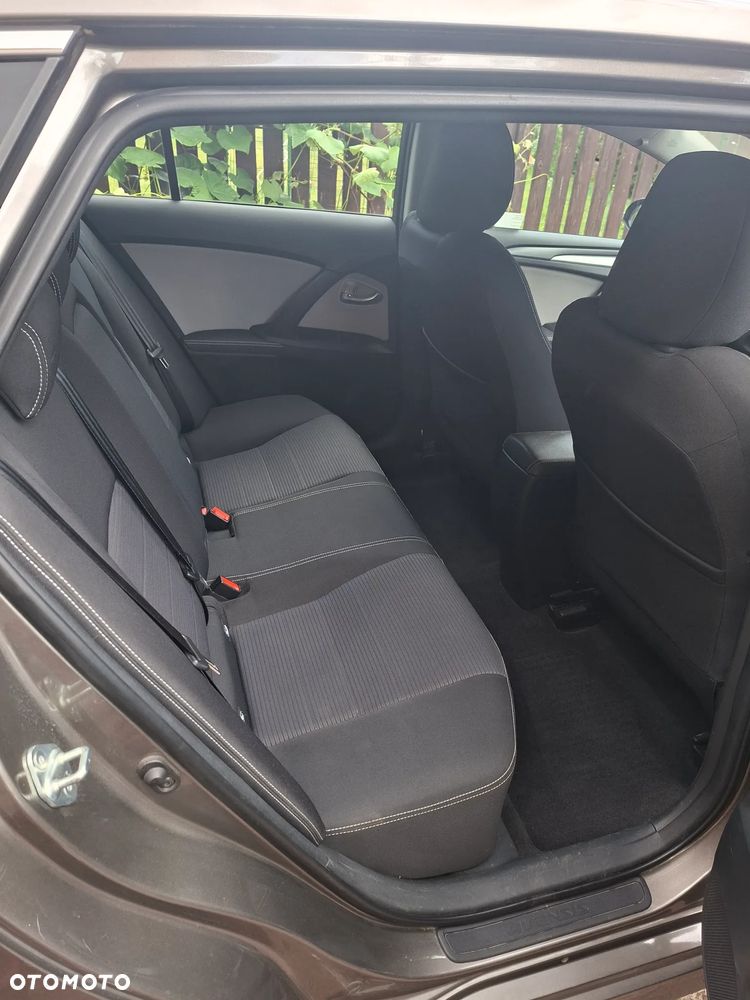 Toyota Avensis - 9