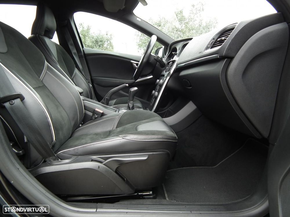 Volvo V40 2.0 D3 R-Design - 19