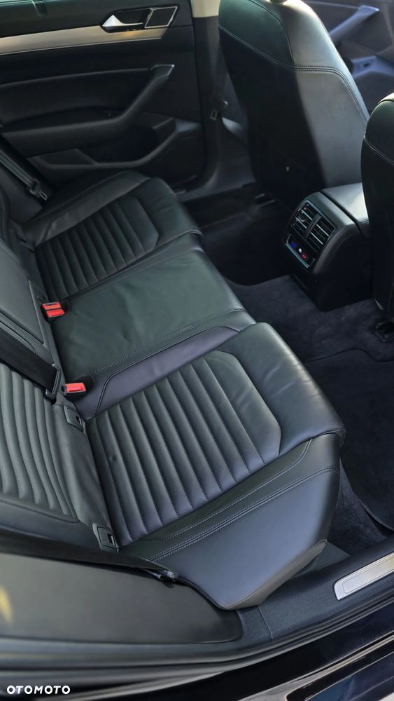 Volkswagen Passat - 15