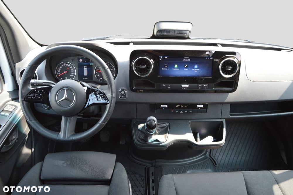 Mercedes-Benz Sprinter - 11