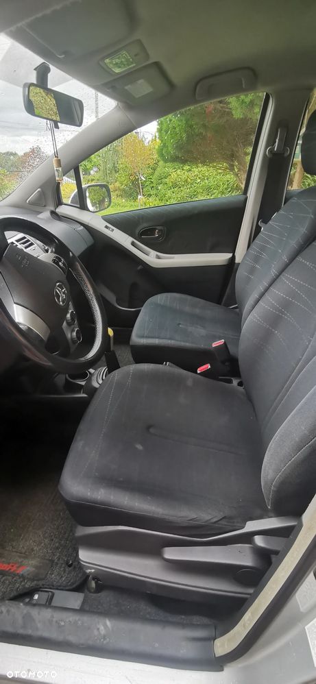 Toyota Yaris - 10