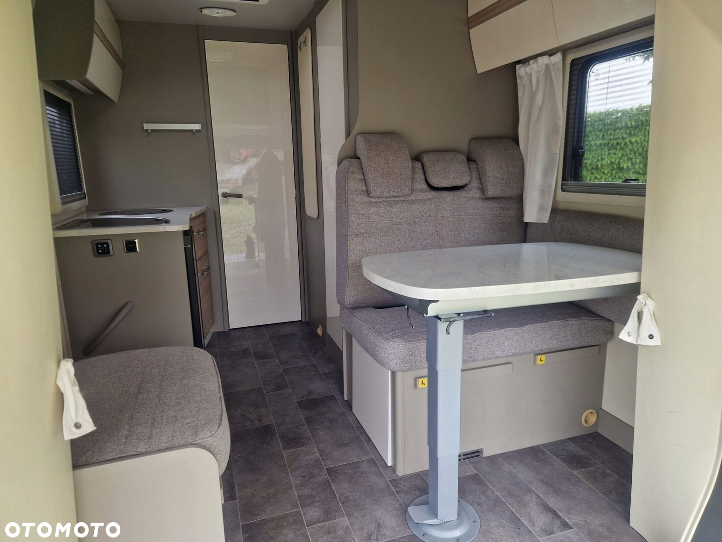RENAULT MASTER 2023 r ZABUDOWA KAMPER AHORN 690 - 10